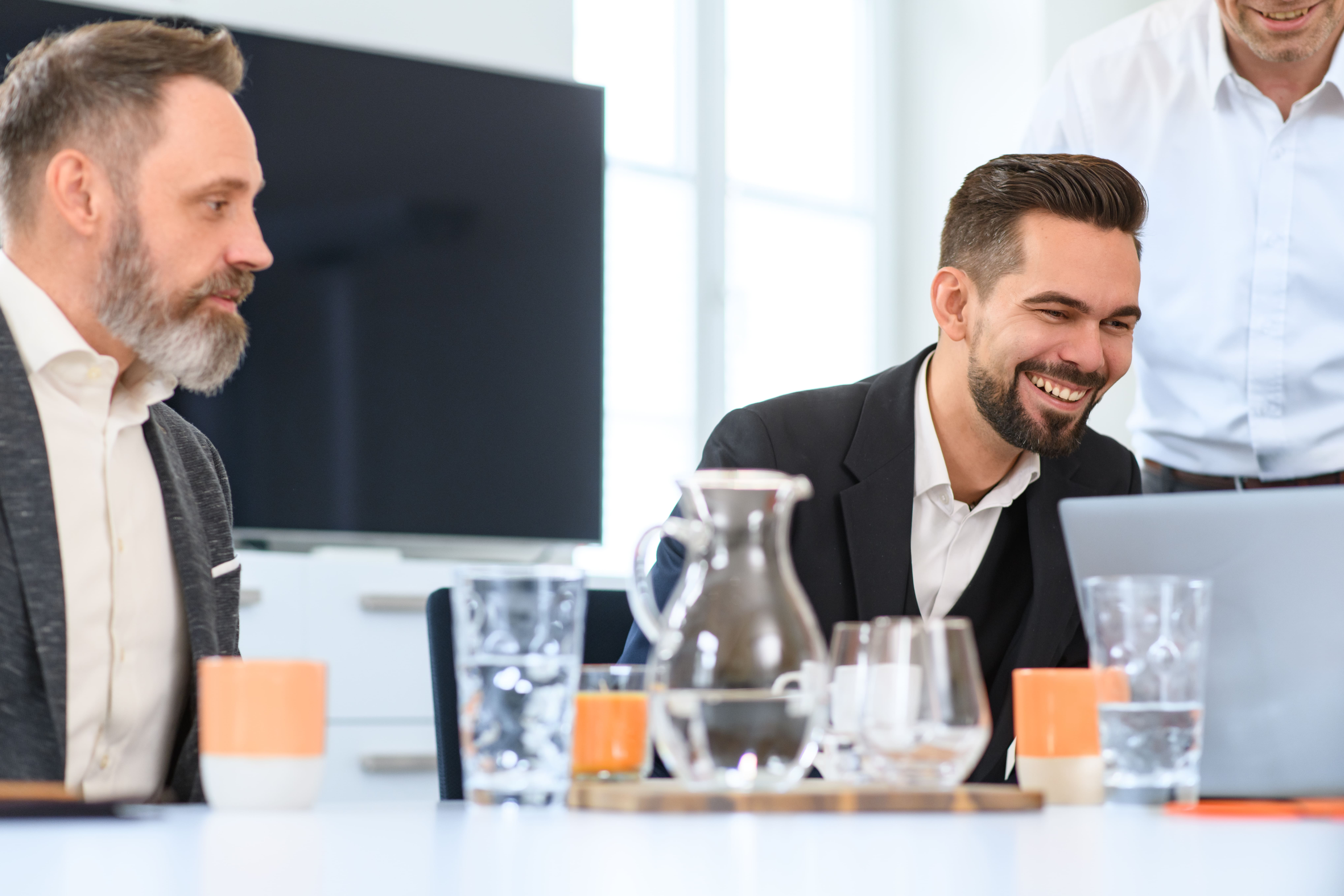 Symbolbild: Produktionshalle nach Brandschaden